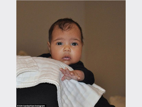 صور .. كيم كارداشيان تنشر صورة ل نوري بعد اكتمال شهرها السادس .. وتصطحبها في جولة تسوق