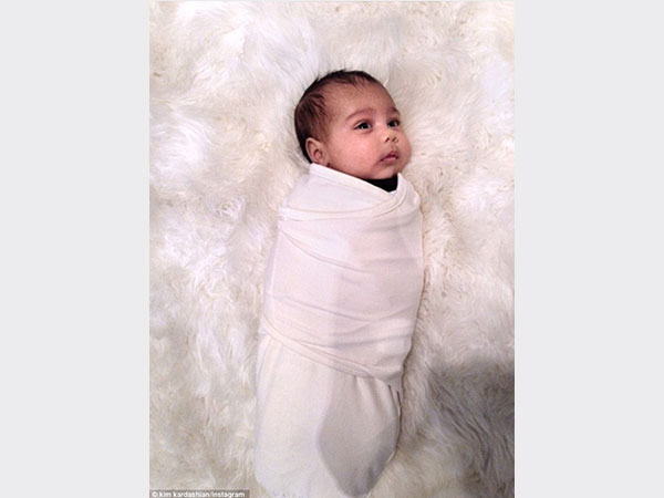 صور .. كيم كارداشيان تنشر صورة ل نوري بعد اكتمال شهرها السادس .. وتصطحبها في جولة تسوق