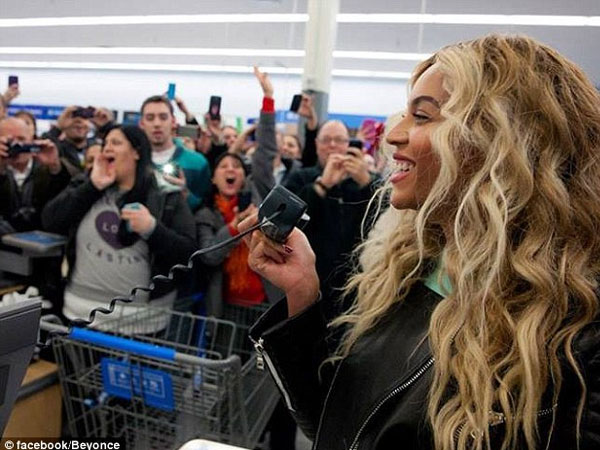 بيونسيه تتسوق لعيد الميلاد