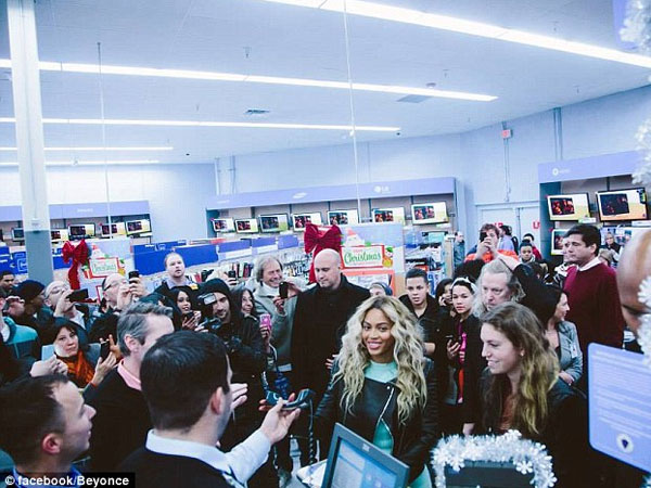 بيونسيه تتسوق لعيد الميلاد