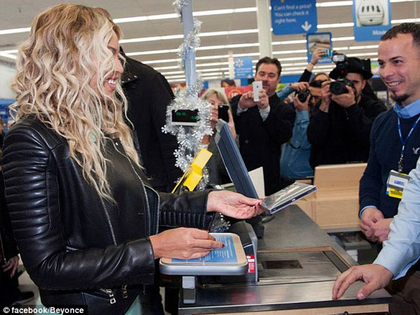 بيونسيه تتسوق لعيد الميلاد