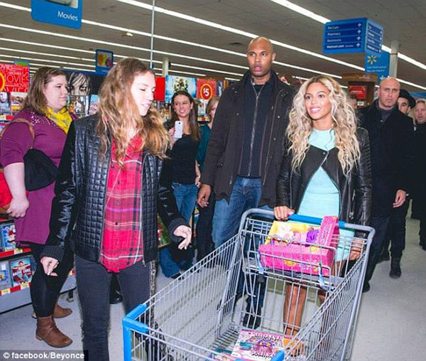 بيونسيه تتسوق لعيد الميلاد