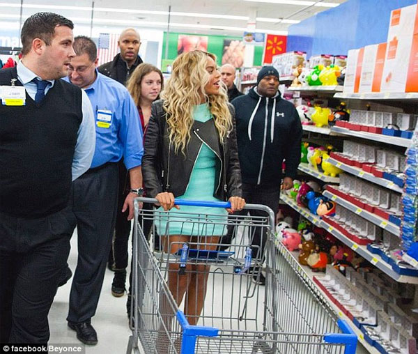 بيونسيه تتسوق لعيد الميلاد