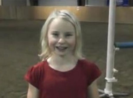 فيديو.. تقفز الحواجز كالخيل!