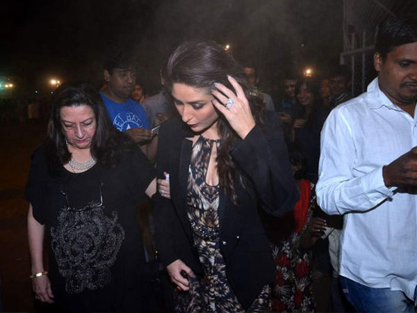 كارينا كابور مُطاردة من أطفال الشوارع في قداس عيد الميلاد.. صور