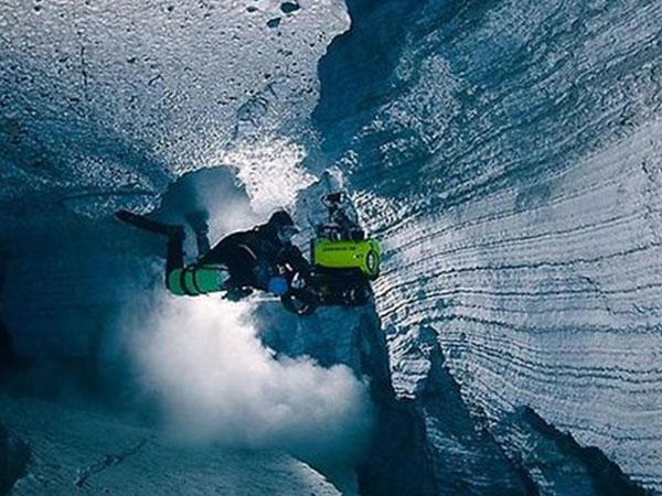 صور..أكبر كهف تحت الماء بحجم دولة «البحرين»!!