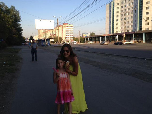 ارينا شايك وصورة الطفولة والشباب معا