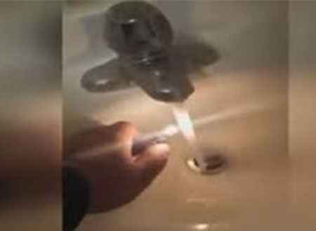 هل تشتعل المياه؟..فيديو