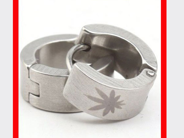 أسود الأقراط لكريستيانو روناردو