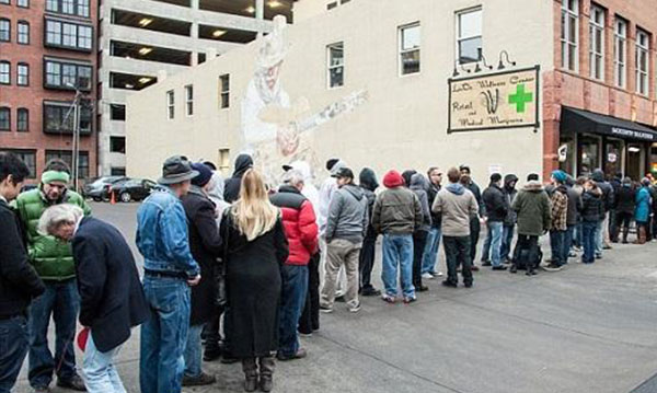 افتتاح أول متجر «قانوني» لبيع «الماريجوانا» في أمريكا!.. صور