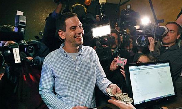 افتتاح أول متجر «قانوني» لبيع «الماريجوانا» في أمريكا!.. صور