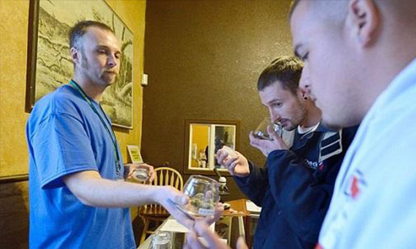 افتتاح أول متجر «قانوني» لبيع «الماريجوانا» في أمريكا!.. صور