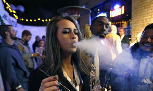 افتتاح أول متجر «قانوني» لبيع «الماريجوانا» في أمريكا!.. صور