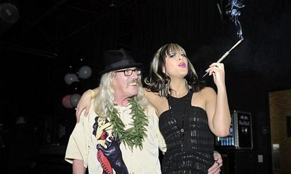 افتتاح أول متجر «قانوني» لبيع «الماريجوانا» في أمريكا!.. صور