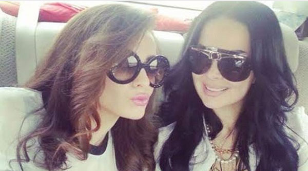 شقيقة ديانا كرازون تخطف الأضواء منها