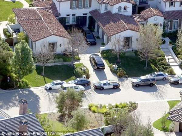 الشرطة تفتش منزل جاستن بيبر وتعتقل صديقه لحيازة الكوكايين