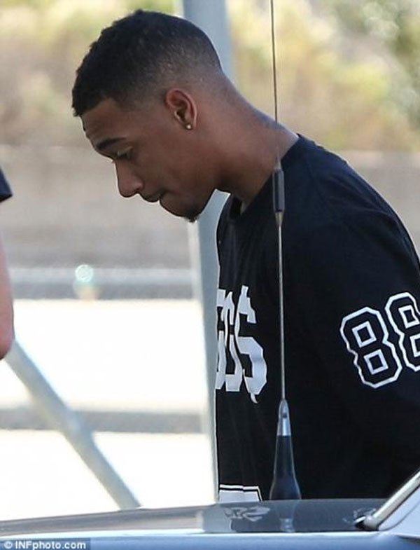 الشرطة تفتش منزل جاستن بيبر وتعتقل صديقه لحيازة الكوكايين