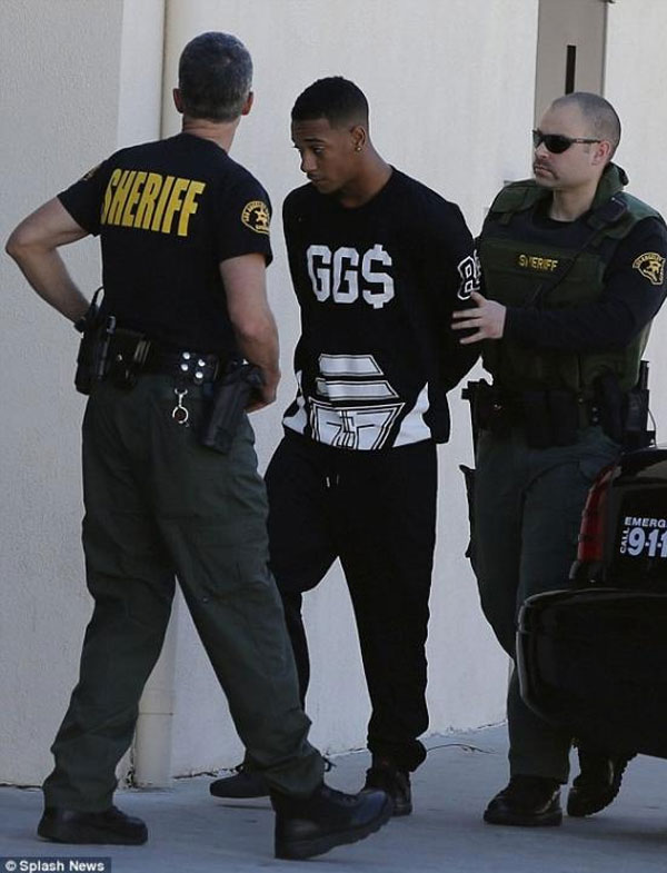 الشرطة تفتش منزل جاستن بيبر وتعتقل صديقه لحيازة الكوكايين