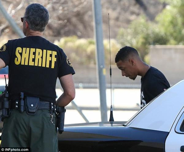 الشرطة تفتش منزل جاستن بيبر وتعتقل صديقه لحيازة الكوكايين