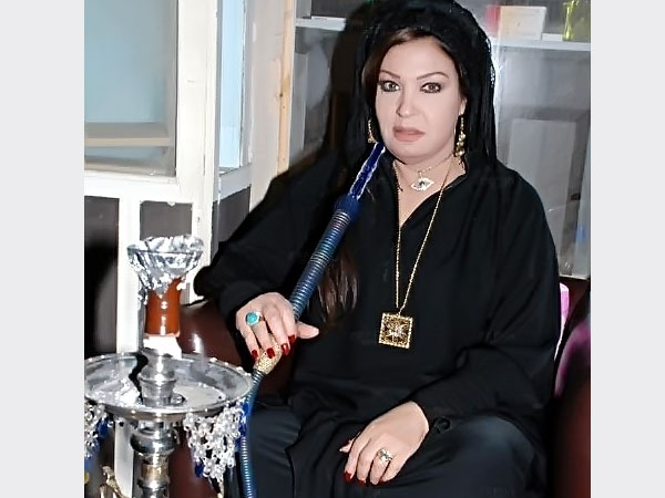 شاهد: فيفي عبده بالشيشة في