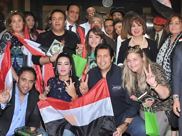 هاني رمزي  و محمد هنيدي - نهال عنبر - عرو مصطفى - سمية الخشاب