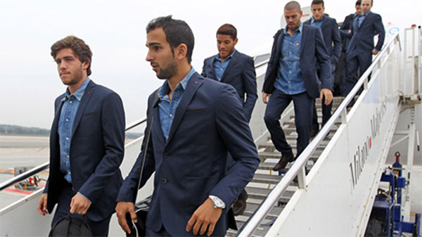 صور.. جيرارد بيكيه في إعلان «جينز» جديد