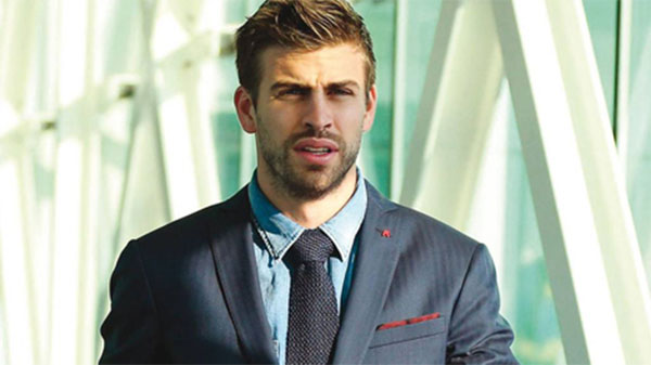 صور.. جيرارد بيكيه في إعلان «جينز» جديد