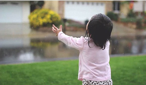 ترى المطر لاول مرة