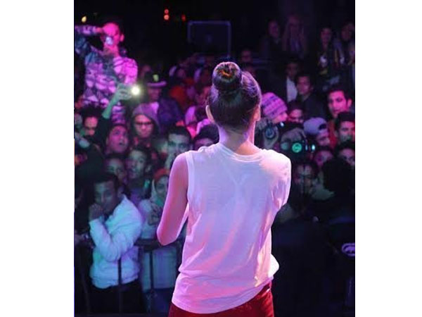 ساندي المصرية - بالصور: ساندي تشعل حماس الجمهور في حفل حدائق العروبة