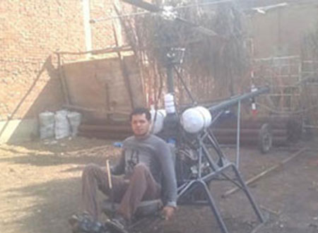 بالفيديو.. شاب مصرى يخترع طائرة هليكوبتر من الحديد الخردة