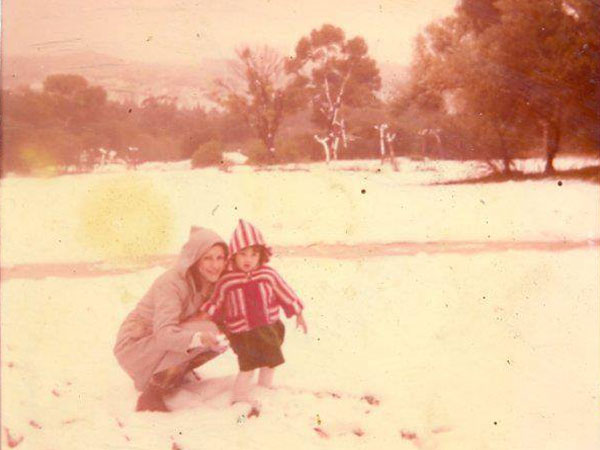 بالصور تحتفل بعيد الأم بصور بالصور تحتفل بعيد الأم بصور