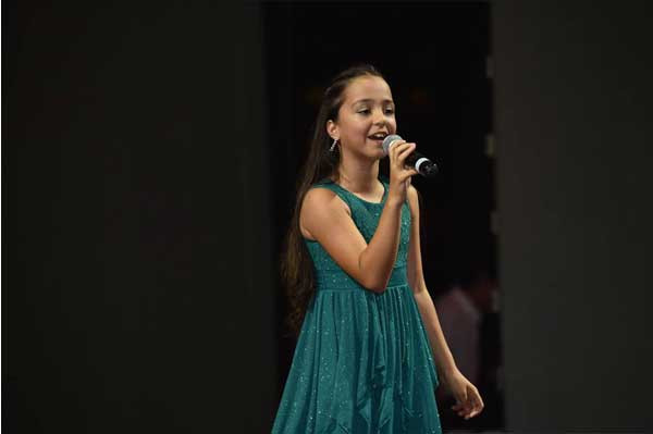 نانسي عجرم تتبنى طفلة