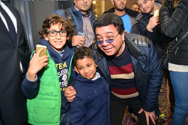 احمد ادم يحتفل بـ القرموطى مع الجمهور