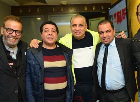 احمد ادم يحتفل بـ القرموطى مع الجمهوربالصور.