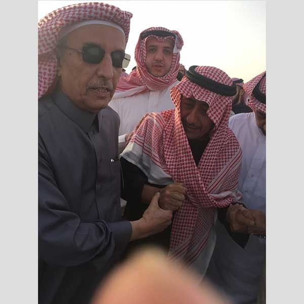 جولولي | ناصر القصبي ينهار خلال تشييع جنازة والده.. صور