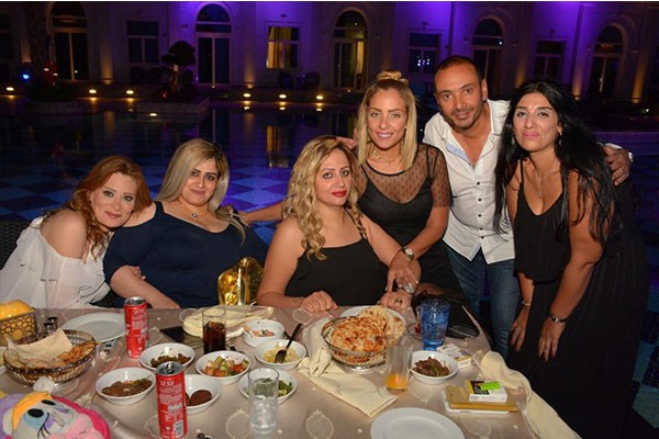 ريم البارودي تحتفل بعيد ميلاد شقيقتها الصغري وابنائها في أجواء عائلية