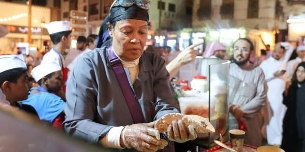 الفنانة السعودية وجنات الرهبيني اضطرت لهذه المهنة لأن أجرها لا يكفي