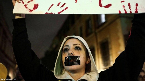 حكم قضائي على مغتصبين يفجر احتجاجات كبيرة في اسبانيا