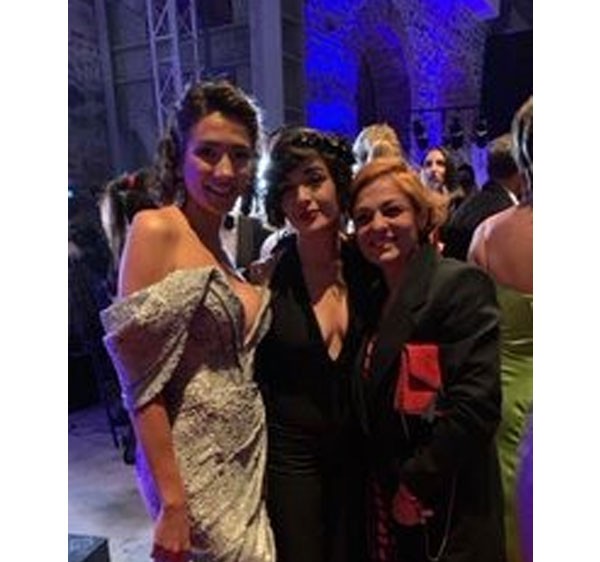 ايبوكي بوسات