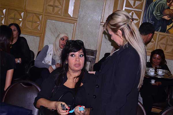 عزاء والدة سيمون