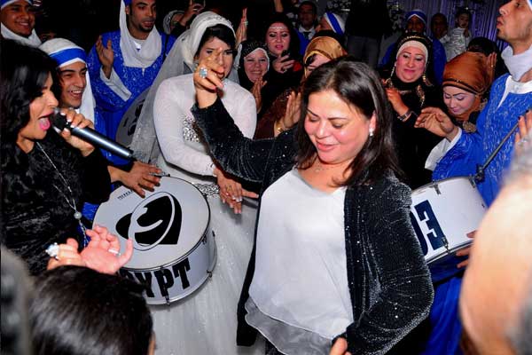 ماجدة زكي ترقص في حفل شقيقة روجينا