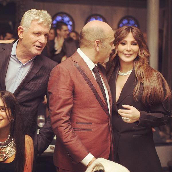 بالصور إليسا ترتدي الهوت شورت