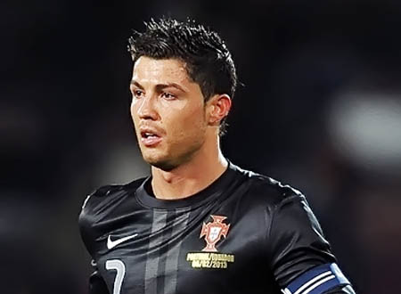 جولولي شاهد ما فعله كريستيانو رونالدو مع ميسي بعد فوزه بالكأس صور