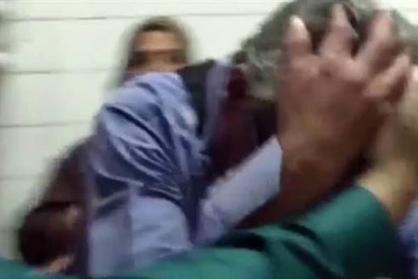 بالصور انهيار فاروق الفيشاوي جنازه