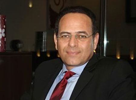 ممدوح عبد العليم رئيس جمهورية فاشل في «السيدة الأولى»