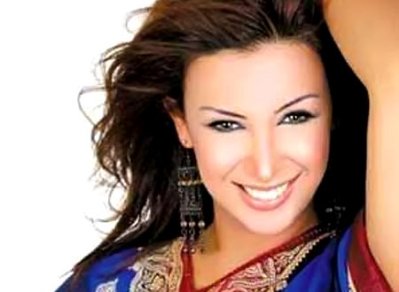 شاهيناز تدافع عن قرارها بخلع الحجاب وتؤكد: حلمي متناقض