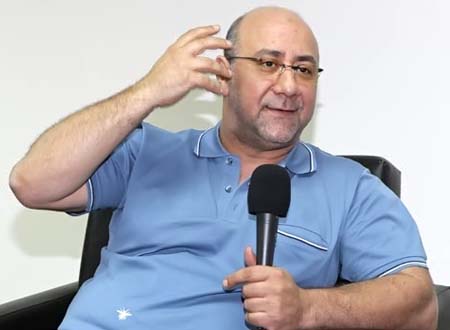 الشاعر الغنائي بهاء الدين محمد يكشف حقيقة خلافاته مع عمرو دياب بسبب دينا الشربيني