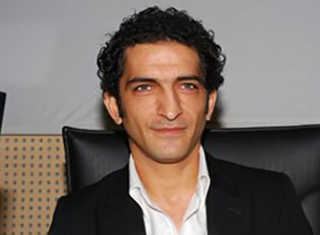 عمرو واكد يدافع عن «شنبه»