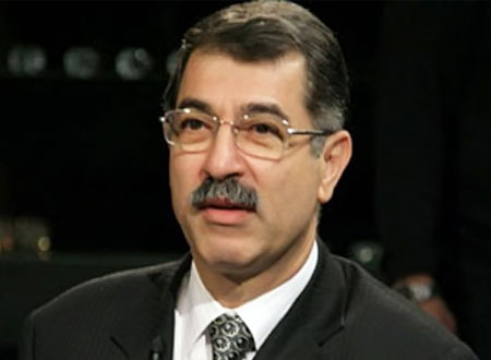علاء صادق يهاجم السيسي بكلمات يعاقب عليها القانون
