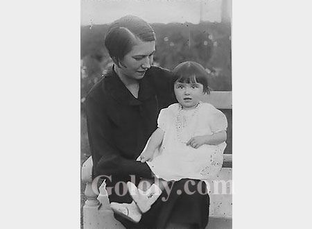 هذه الطفلة أصبحت إحدى فاتنات زمن الفن الجميل.. من تكون؟